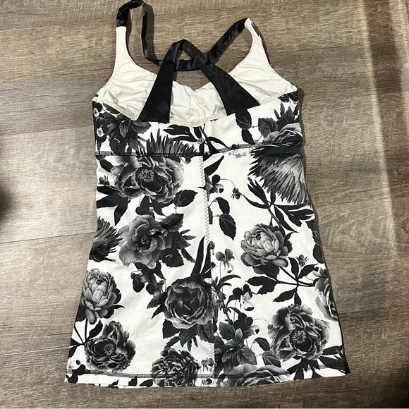 Lululemon tank top bundle size 8 - Picture 10 of 13